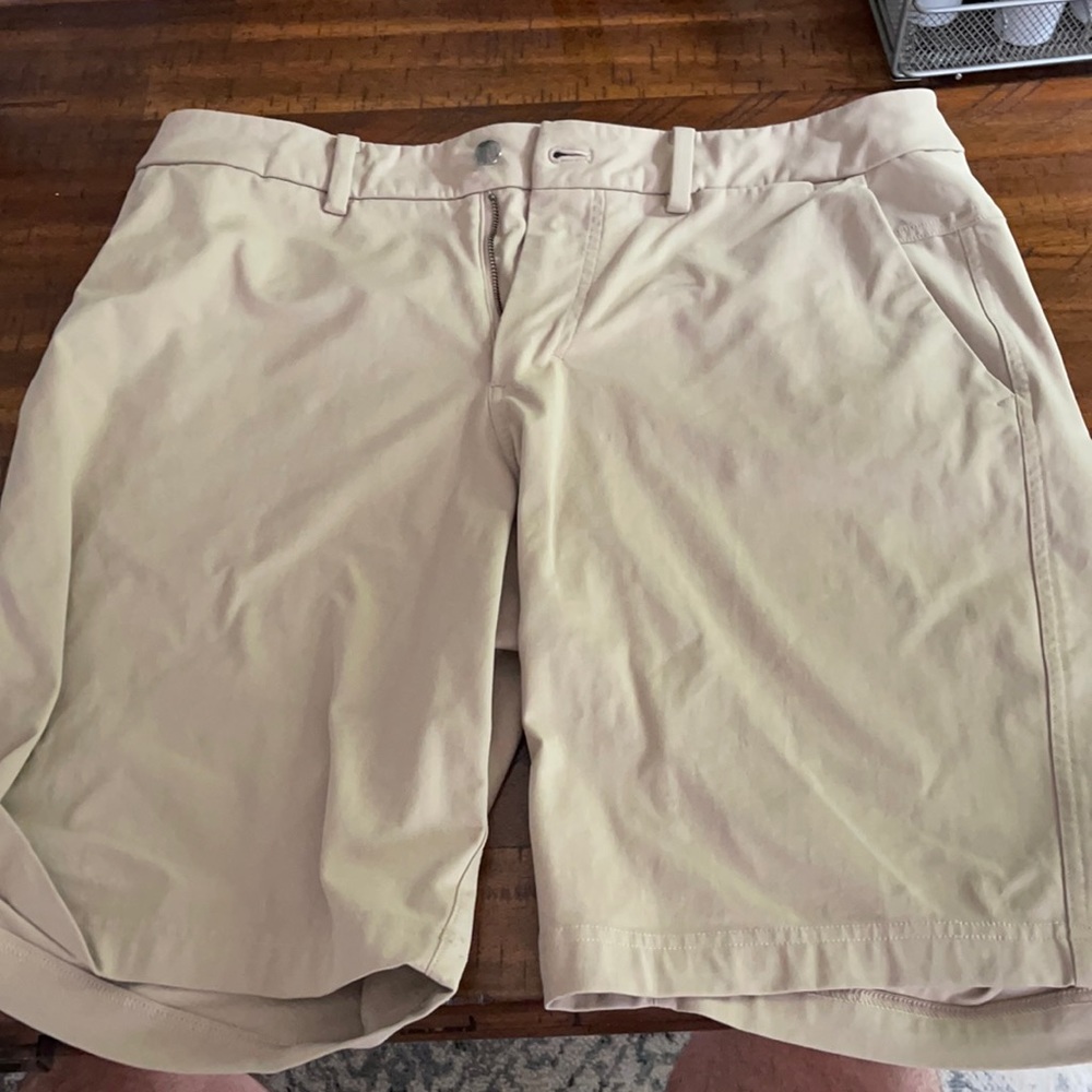 Lululemon shorts beige